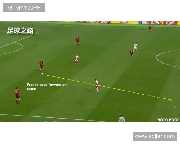 深入解析足球赛事动态与战术趋势的综合分析报告